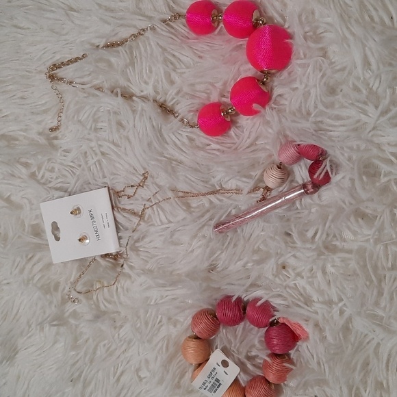 Bundle of Jewelry - Picture 2 of 2